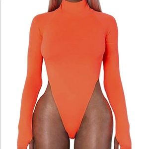 Body suit with thumb holes